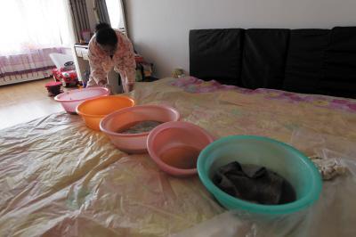 敦化楼上漏水，住户失联，小区没物管，业主维权难！律师来支招……